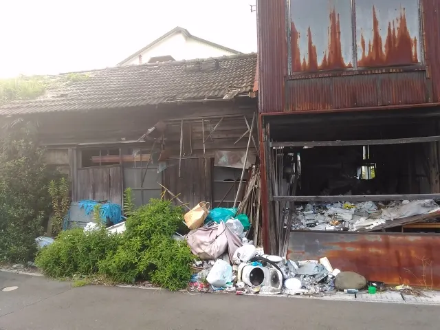 ゴミ屋敷の片付け作業
