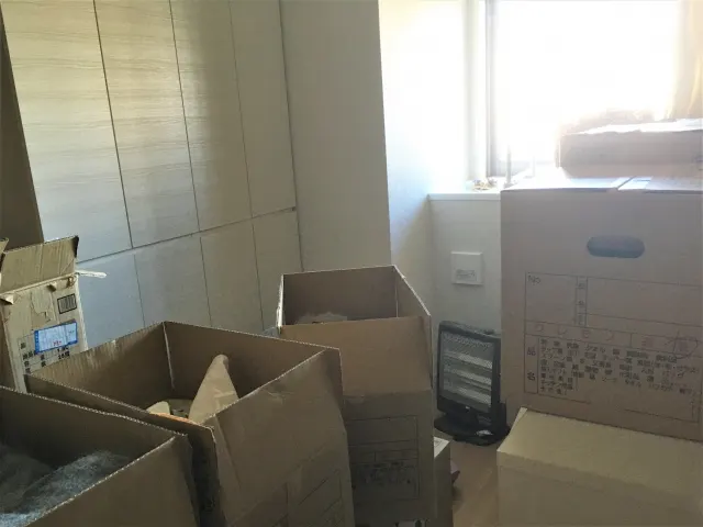 泉区のゴミ屋敷・汚部屋の片付け前の室内（暮らし110番）
